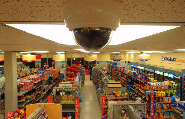 Video surveillance in stores: control of empty shelves